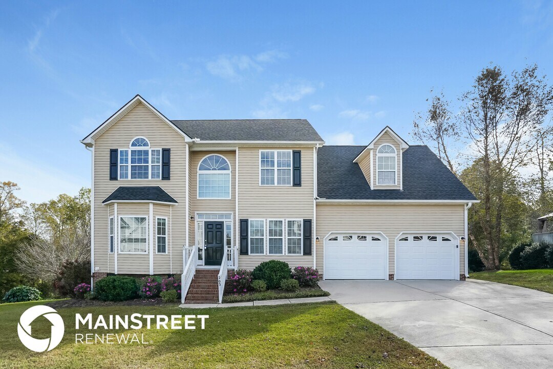 203 Majestic Oak Dr in Garner, NC - Building Photo