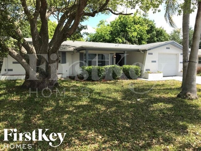 8726 Cochise Ln in Port Richey, FL - Foto de edificio - Building Photo