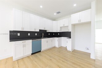 1864 NW 91st St in Miami, FL - Building Photo - Building Photo