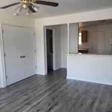 4446 Main St in Shasta Lake, CA - Building Photo - Building Photo