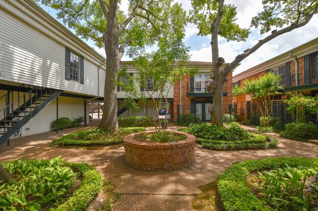 3400 Timmons Ln in Houston, TX - Building Photo - Building Photo