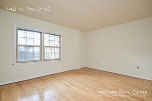 742 1/2 7th St SE