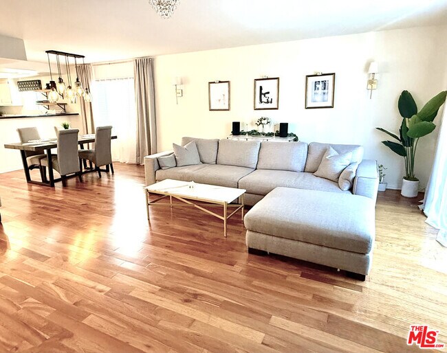 property at 11907 Darlington Ave