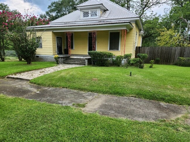property at 735 Roseneath Ave