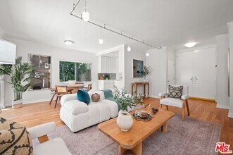 1131 Alta Loma Rd in West Hollywood, CA - Building Photo - Building Photo