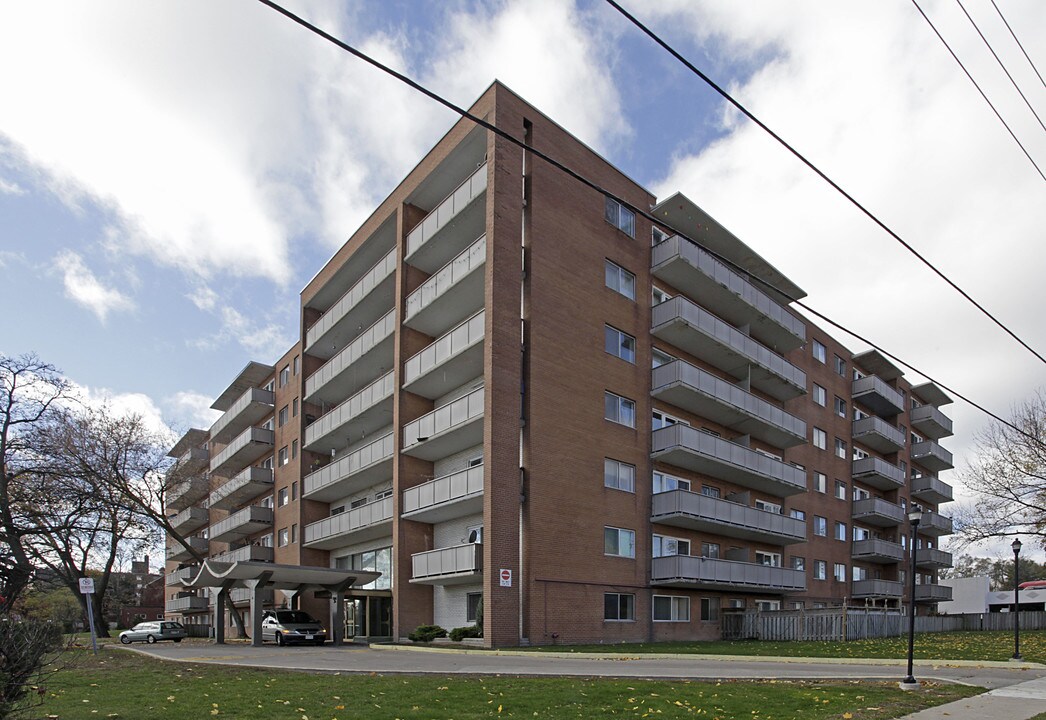 Lakewood Apartments II in Mississauga, ON - Building Photo