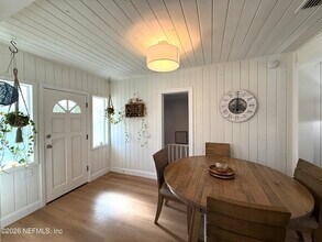 5352 Appleton Ave in Jacksonville, FL - Foto de edificio - Building Photo