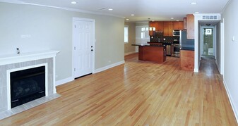 6821 N Wolcott Ave, Unit 2 in Chicago, IL - Building Photo