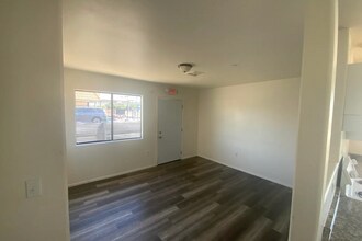 1460 W St Marys Rd in Tucson, AZ - Foto de edificio - Building Photo