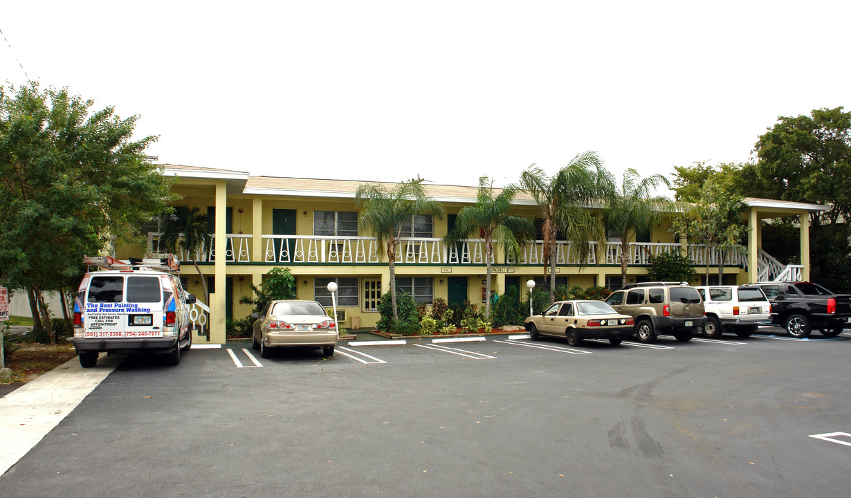 Sun Coast Apartments in Boynton Beach, FL - Building Photo