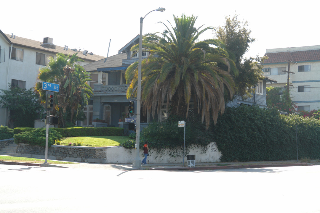 256 S Occidental Blvd in Los Angeles, CA - Building Photo