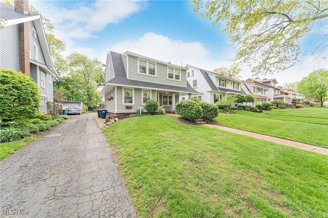 1465 W Clifton Blvd in Lakewood, OH - Building Photo - Building Photo