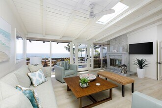 110 8th St in Del Mar, CA - Foto de edificio - Building Photo
