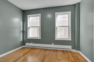 35 Coit St, Unit 2 in Irvington, NJ - Building Photo - Building Photo