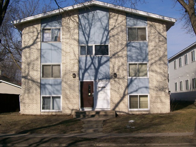 2620 S Cedar Ave in Minneapolis, MN - Building Photo - Building Photo