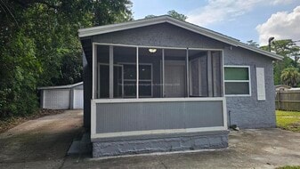 10875 Biscayne Blvd in Jacksonville, FL - Building Photo
