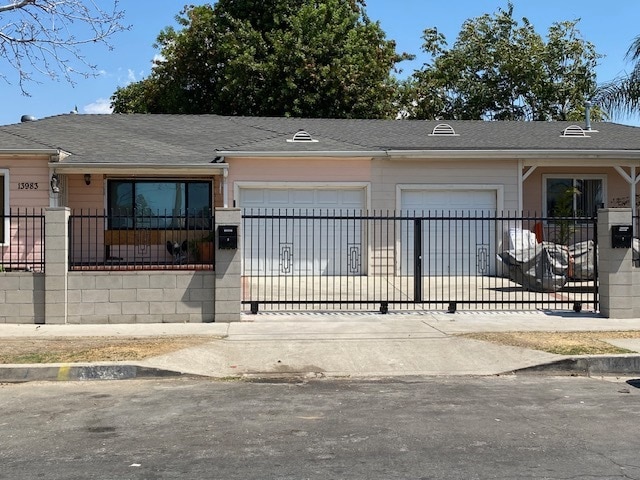 13981 Van Nuys Blvd in Arleta, CA - Foto de edificio - Building Photo