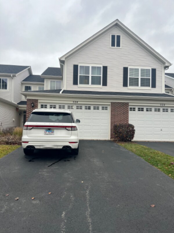 524 Majestic Ln in Oswego, IL - Foto de edificio - Building Photo