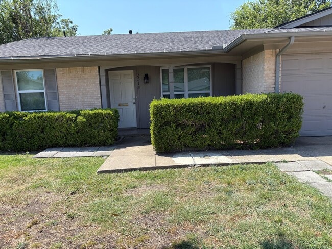 property at 3514 Summit Ln