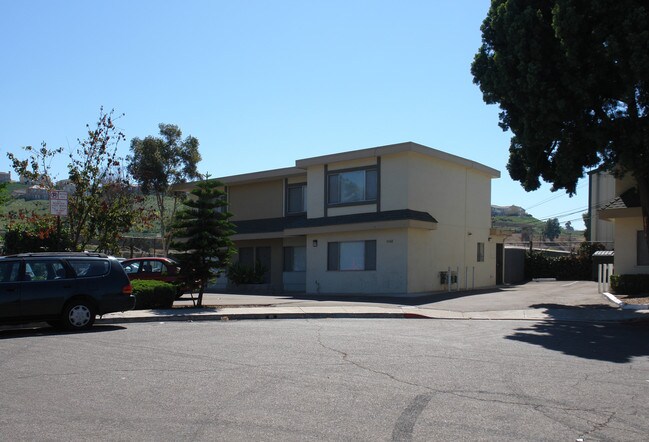 4260-4264 Schoolridge Ln in La Mesa, CA - Building Photo - Building Photo