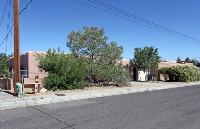 1516-1518 Coal Ave SE in Albuquerque, NM - Foto de edificio - Building Photo