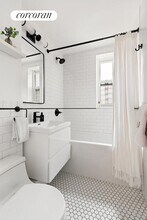 245 E 72nd St in New York, NY - Building Photo - Building Photo