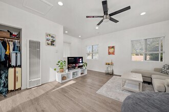 5675 Campanile Way in San Diego, CA - Building Photo - Building Photo