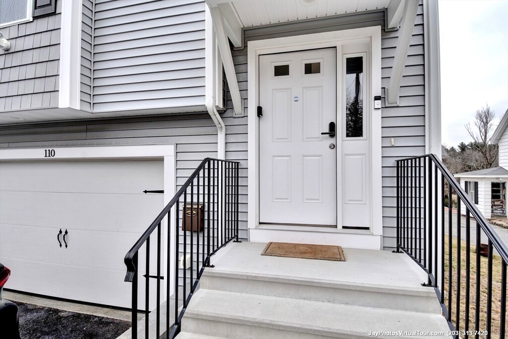 110 Apricot St in Worcester, MA - Building Photo