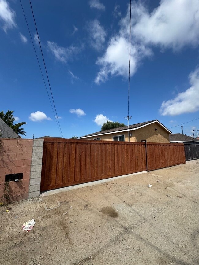 1160 S G St in Oxnard, CA - Building Photo - Building Photo