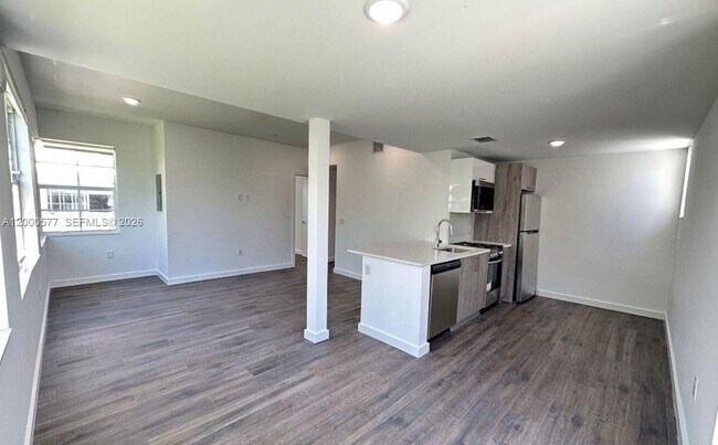 1570 Euclid Ave in Miami Beach, FL - Building Photo - Building Photo