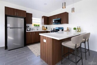 604 N Onyx Ave, Unit 1 in Edinburg, TX - Foto de edificio - Building Photo