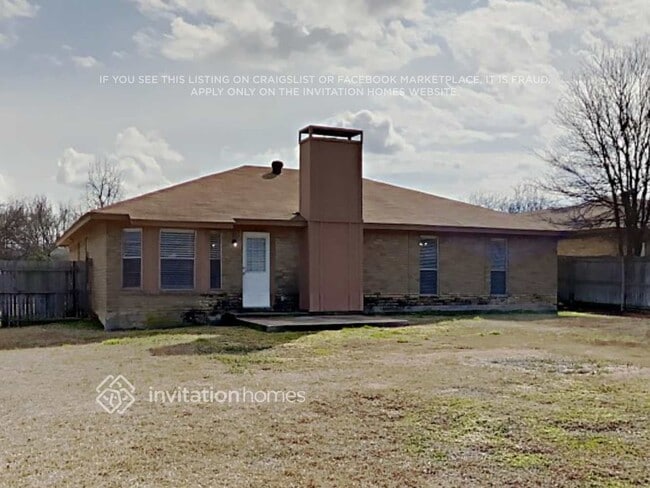 1011 Stell Ave in Mansfield, TX - Foto de edificio - Building Photo
