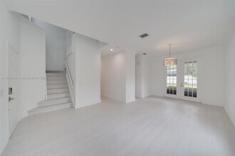 720 Falling Water Rd in Weston, FL - Building Photo - Building Photo