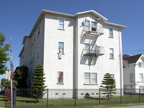 The Foothill Apartments in Oakland, CA - Building Photo - Building Photo