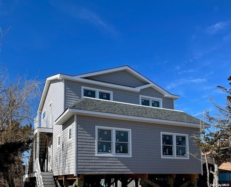 334 Dehnhoff Walk in Ocean Beach, NY - Foto de edificio