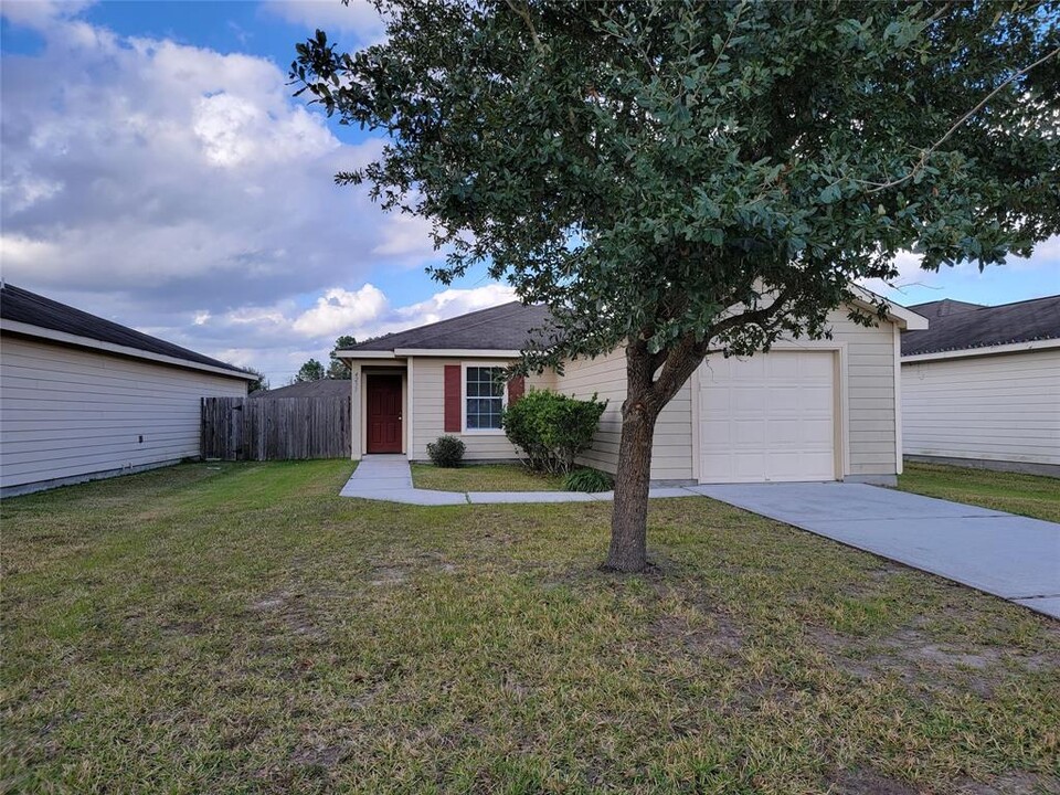 4231 Medina River Loop in Spring, TX - Building Photo