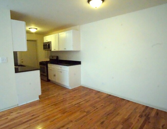 1311 W Leland Ave, Unit 2 in Chicago, IL - Building Photo - Building Photo