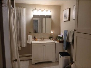28 1/2 Grove St in Salem, MA - Building Photo - Building Photo