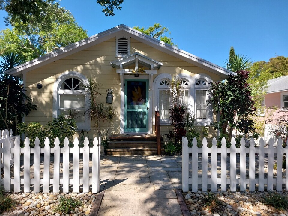 524 Columbia Ct in Sarasota, FL - Foto de edificio