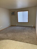 402 N Oak St, Unit C05 in Creston, IA - Building Photo