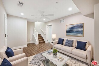 4377 Paxton Pl in Calabasas, CA - Building Photo - Building Photo
