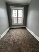 176 Remsen St, Unit Right front in Cohoes, NY - Building Photo - Building Photo