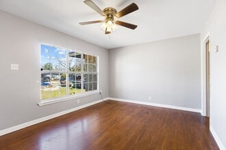 210 Dryden Dr in San Antonio, TX - Building Photo - Building Photo