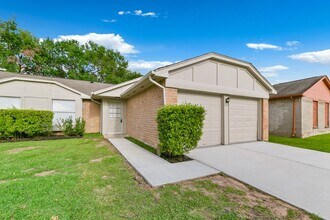 1911 Highcrest Dr in Missouri City, TX - Building Photo - Building Photo
