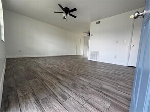 5738 Cardinal Guard Ave in Orlando, FL - Building Photo - Building Photo