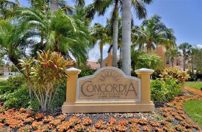 1757 Concordia Lake Cir in Cape Coral, FL - Foto de edificio - Building Photo