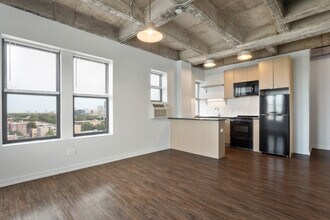 1325 W Wilson Ave in Chicago, IL - Building Photo - Building Photo