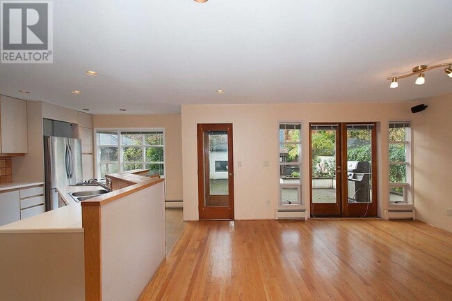 551X Trafalgar St in Vancouver, BC - Building Photo - Building Photo