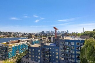 1504 Aurora Ave N in Seattle, WA - Foto de edificio - Building Photo