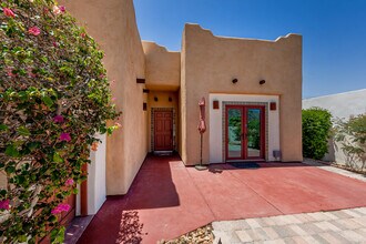 54355 Eisenhower Dr in La Quinta, CA - Building Photo - Building Photo